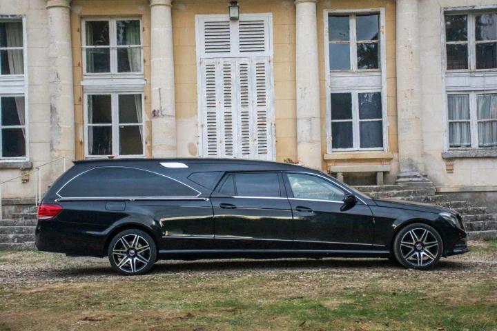 Voitures de transport funéraire Angerville